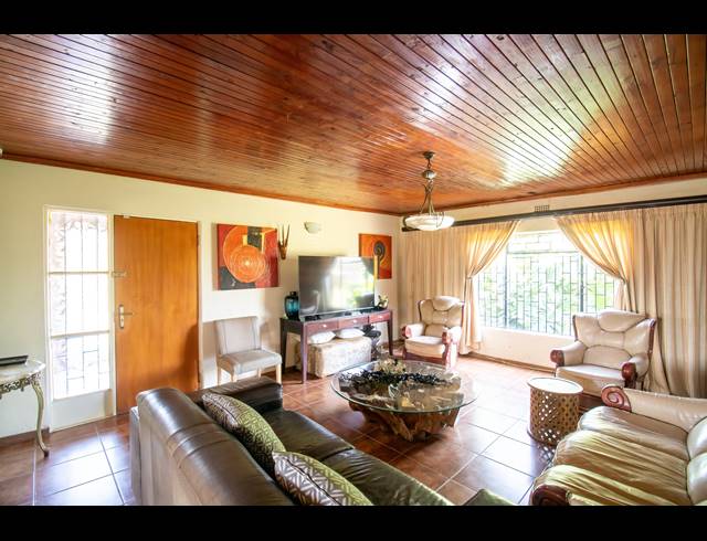 25,000M² SMALLHOLDING FOR SALE IN GLEN AUSTIN AH